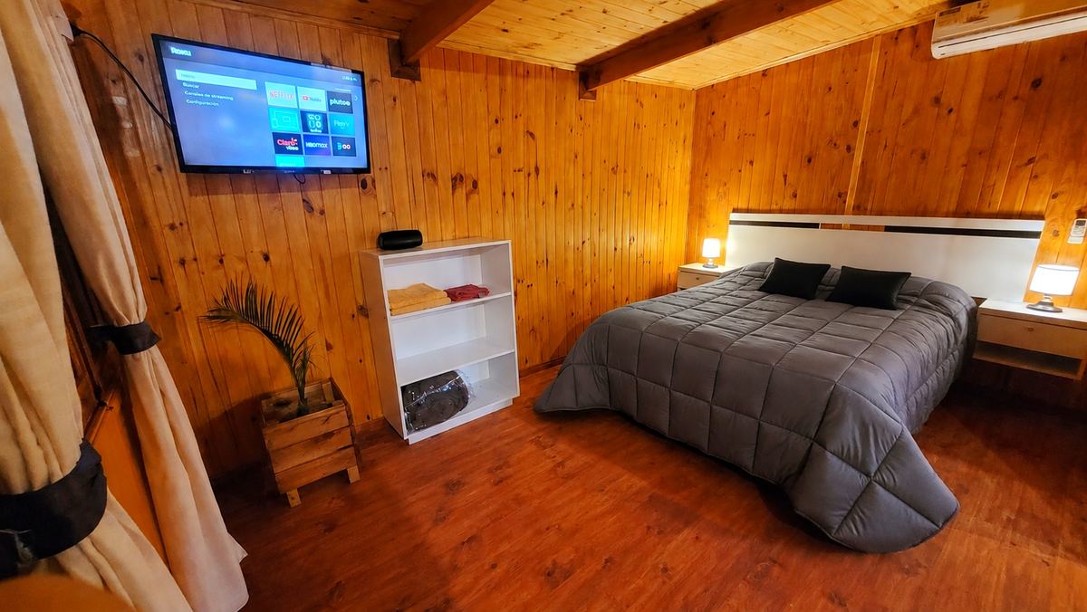 La cama, con la tele enfrente